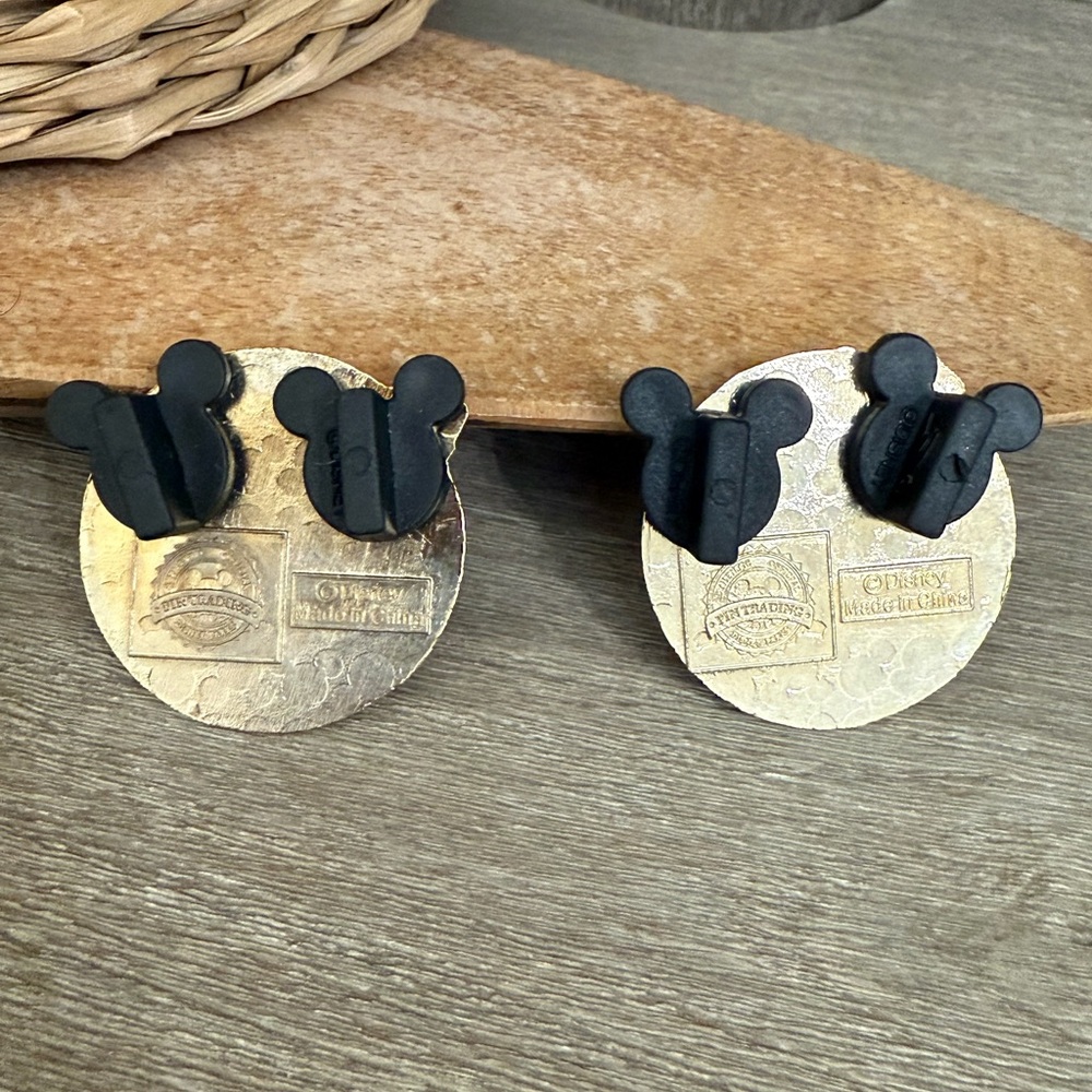 Disney Pals Pin Bundle- Fox & The Hound, Oliver & Co. - Picture 4 of 4